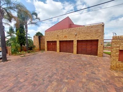 Guest House For Rent in Laudium, Centurion